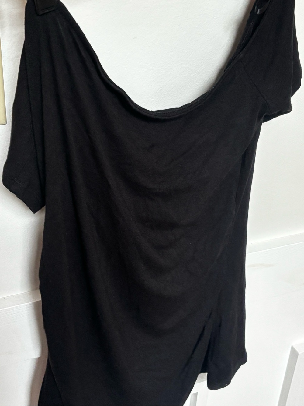 Black Scoop Neck Women’s Top - ruched sides size small